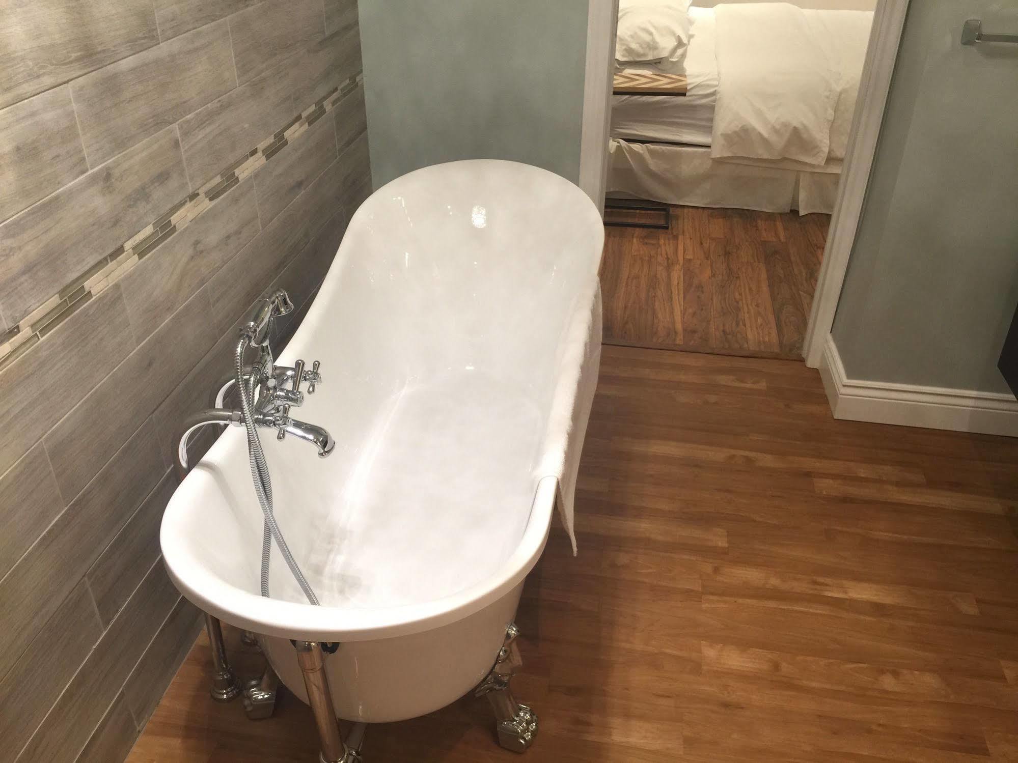 Grey Rose Suites Hanover Exteriör bild